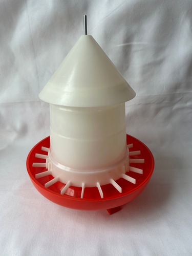 3 Quart Feeder with Adjustable Legs - Image 2