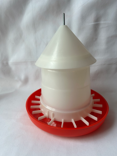 3 Quart Feeder with Adjustable Legs - Image 3